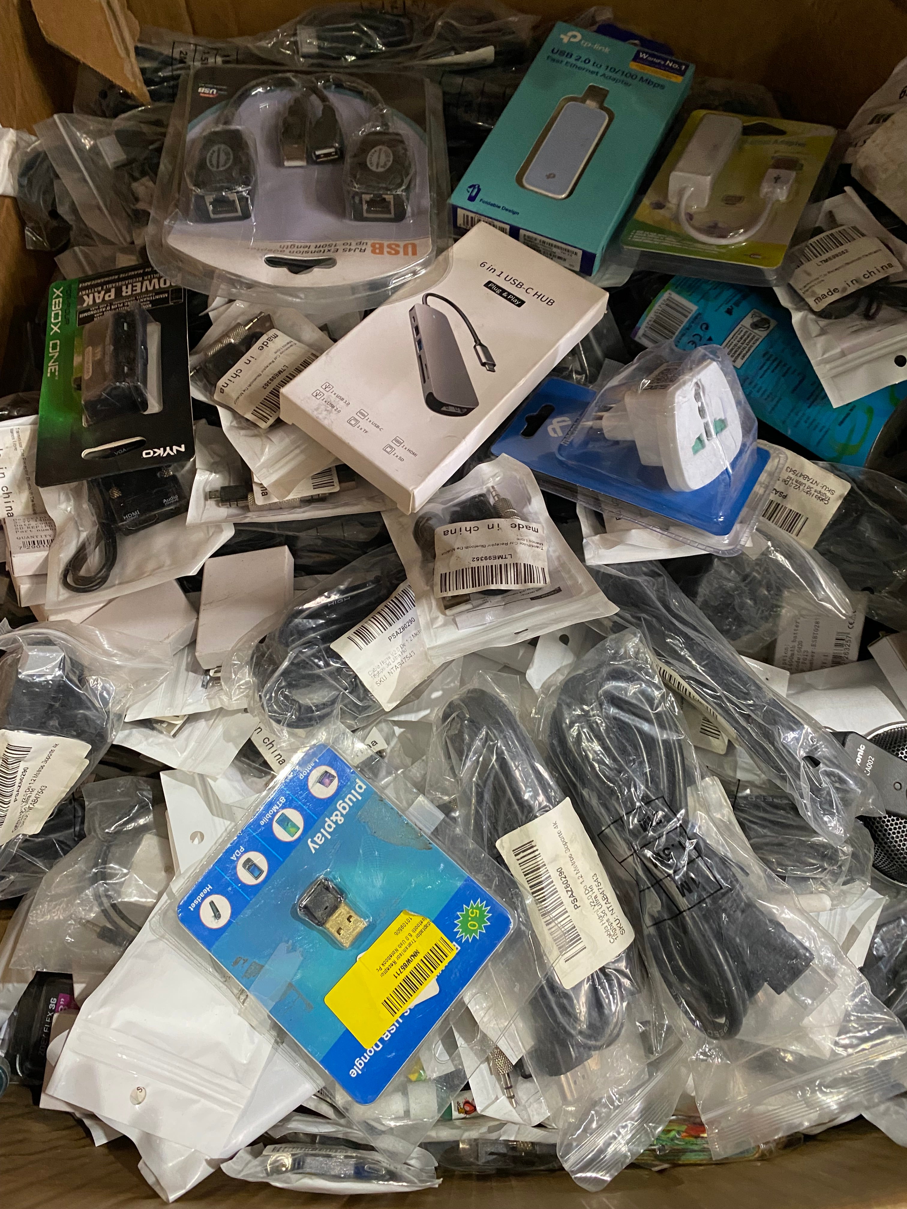 Lote de Cables, Adaptadores y Más