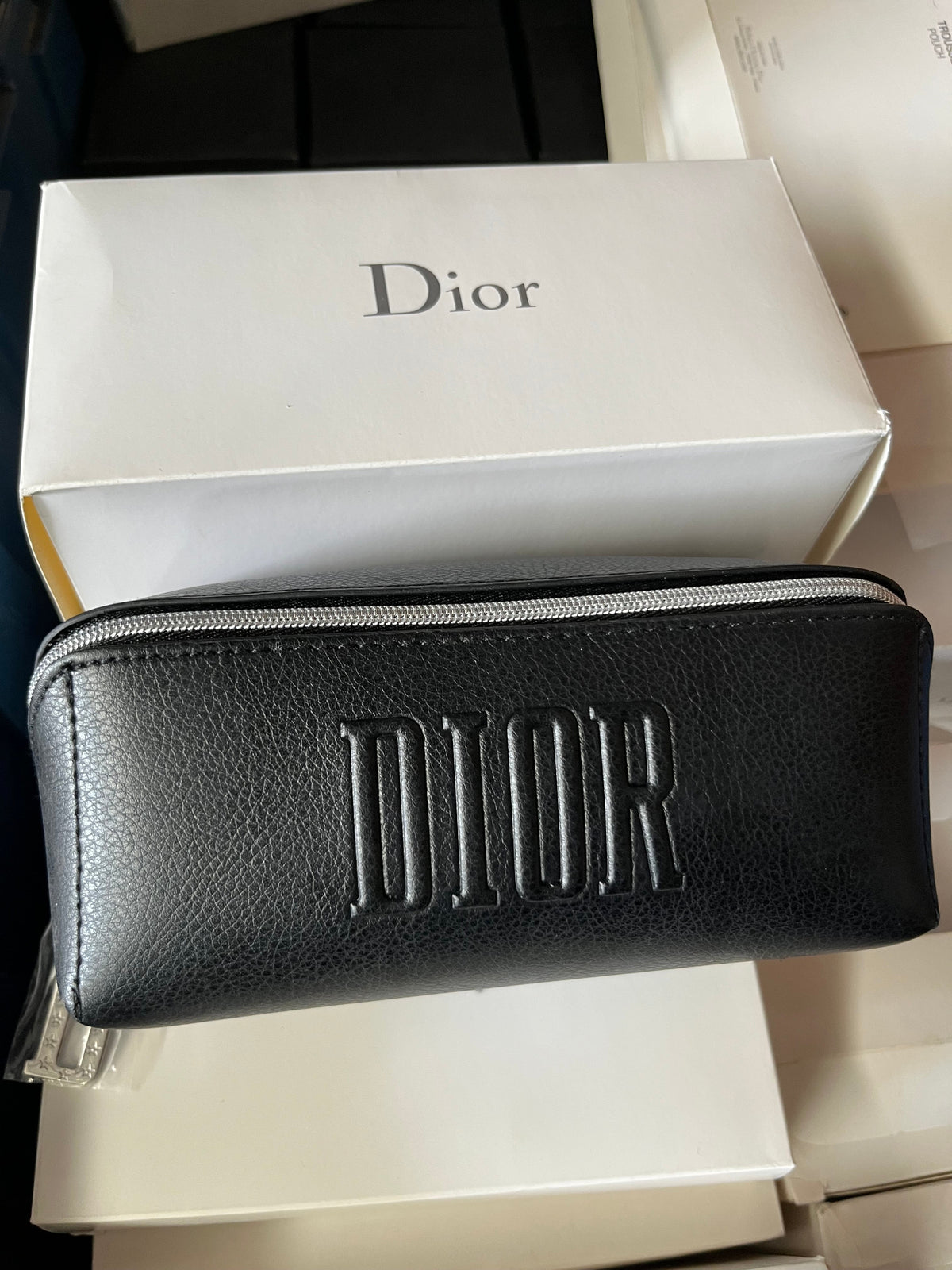 Lote de Accesorios (Lentes, Relojes y Cosmetiqueros)