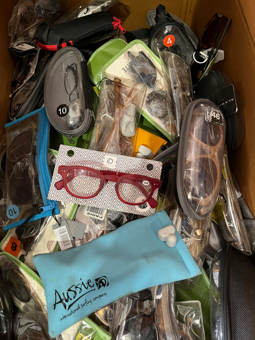 Gran Lote de Accesorios de Moda (lentes, relojes, sombreros)