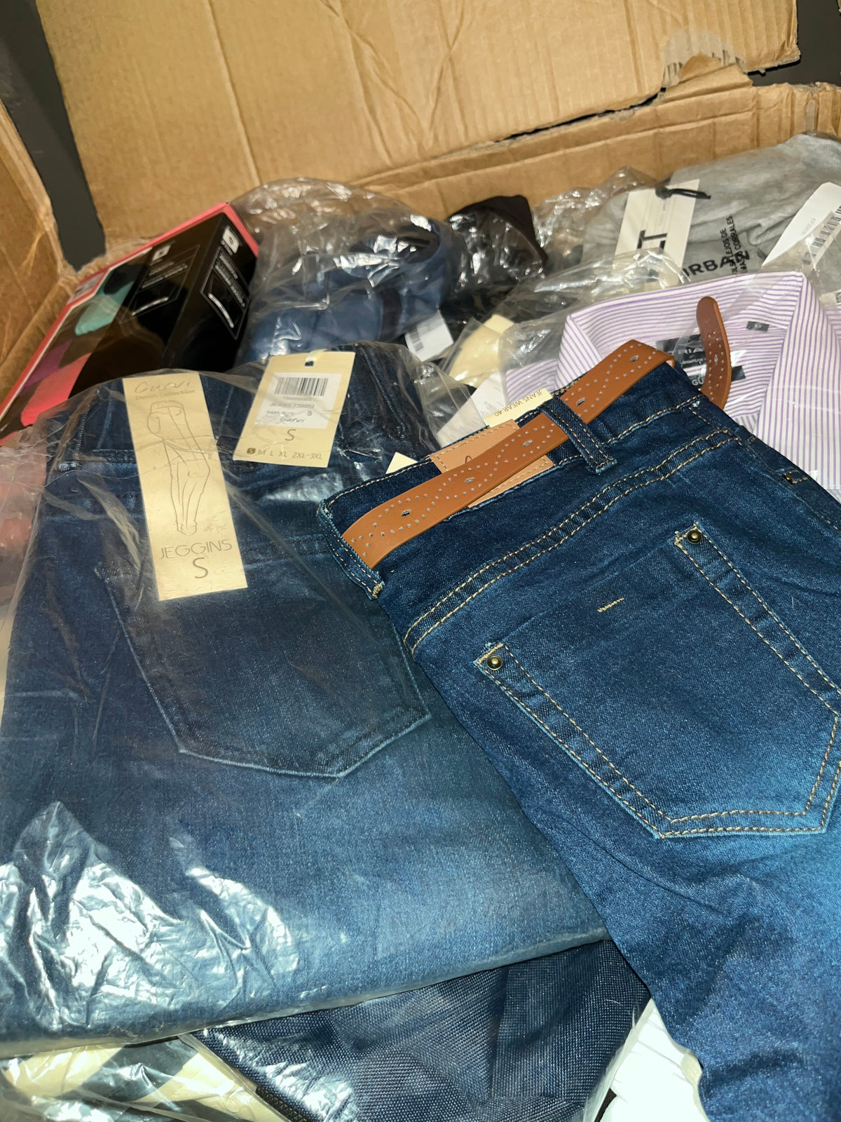 Lote de Ropa y Accesorios