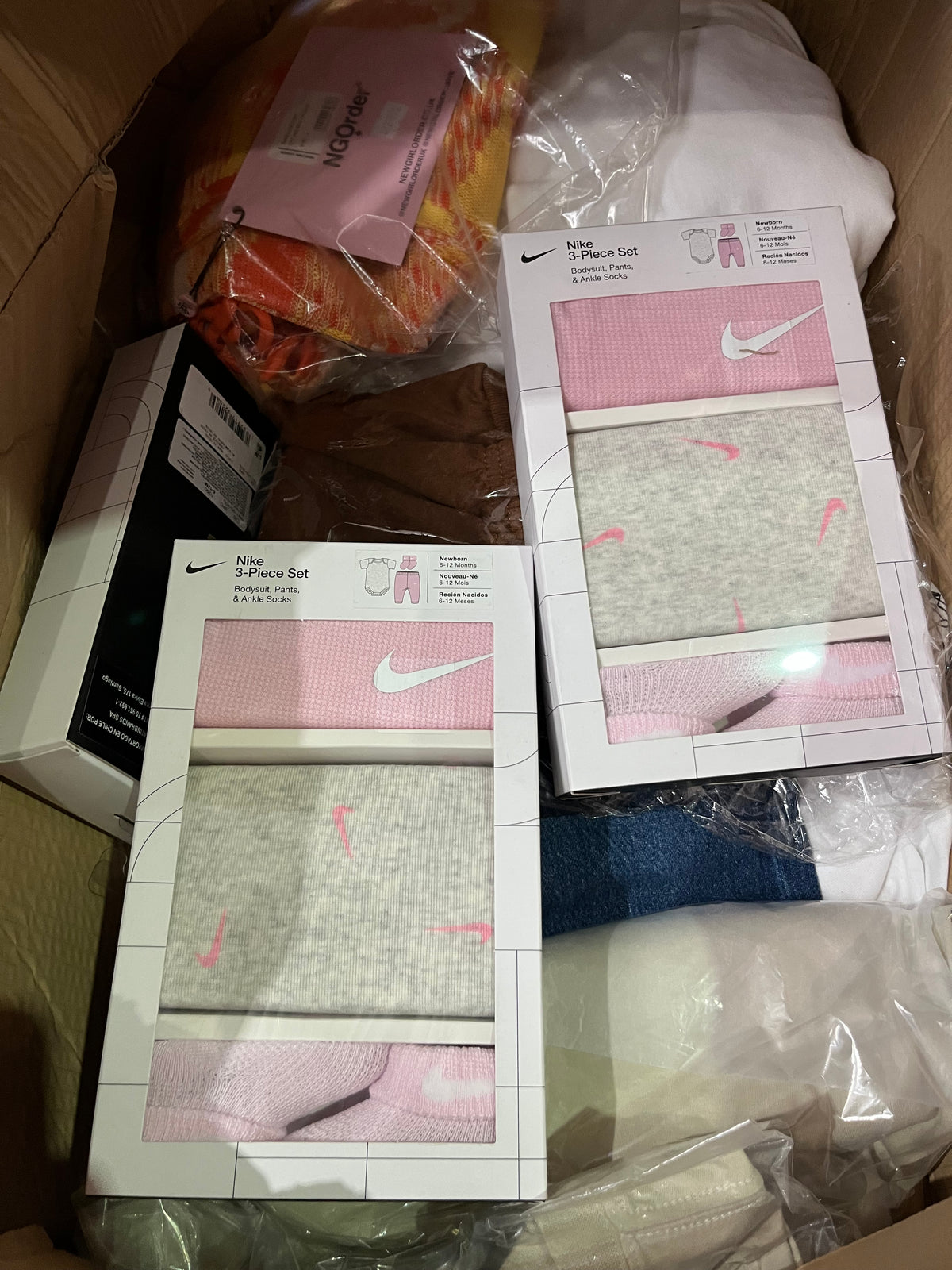 Lote de Ropa y Accesorios