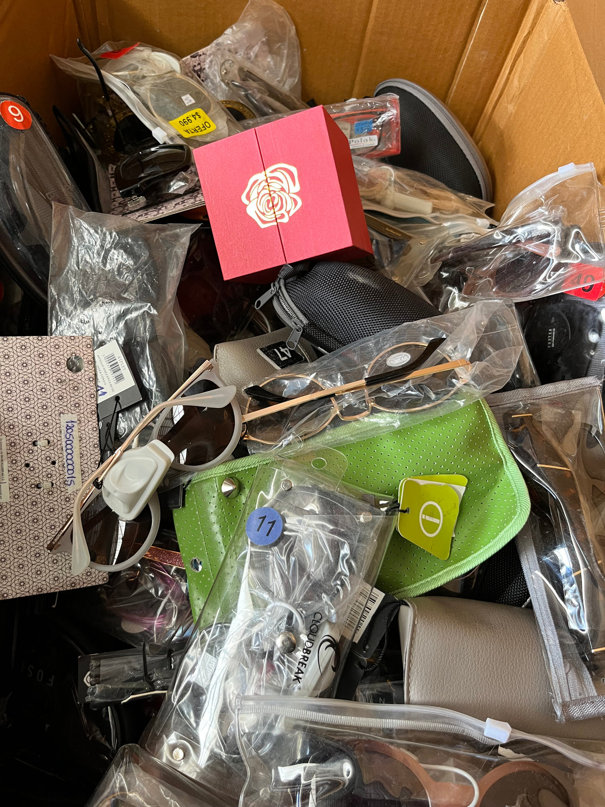 Gran Lote de Accesorios de Moda (lentes, relojes, sombreros)