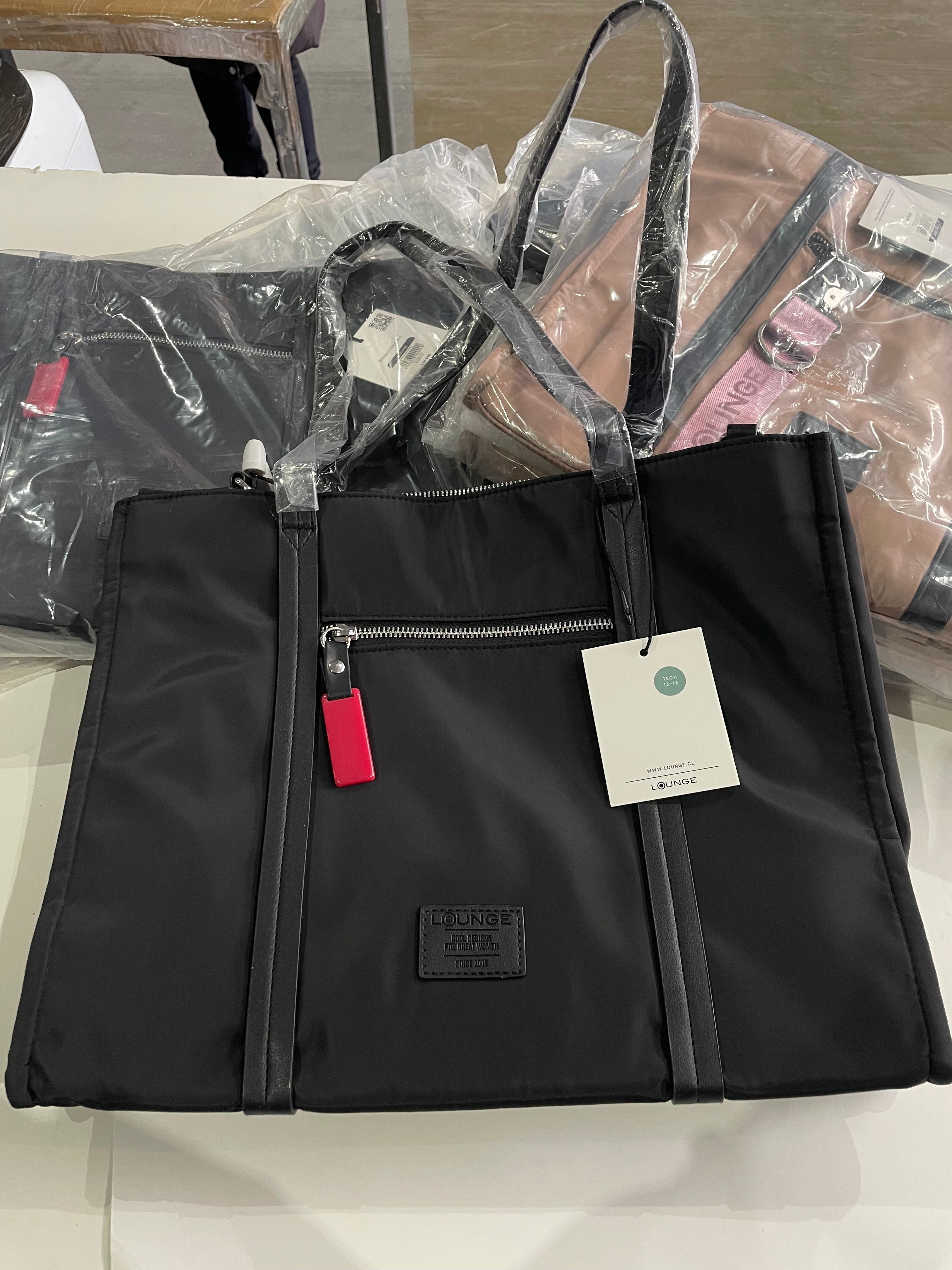 Lote de Bolsos y Accesorios de Moda