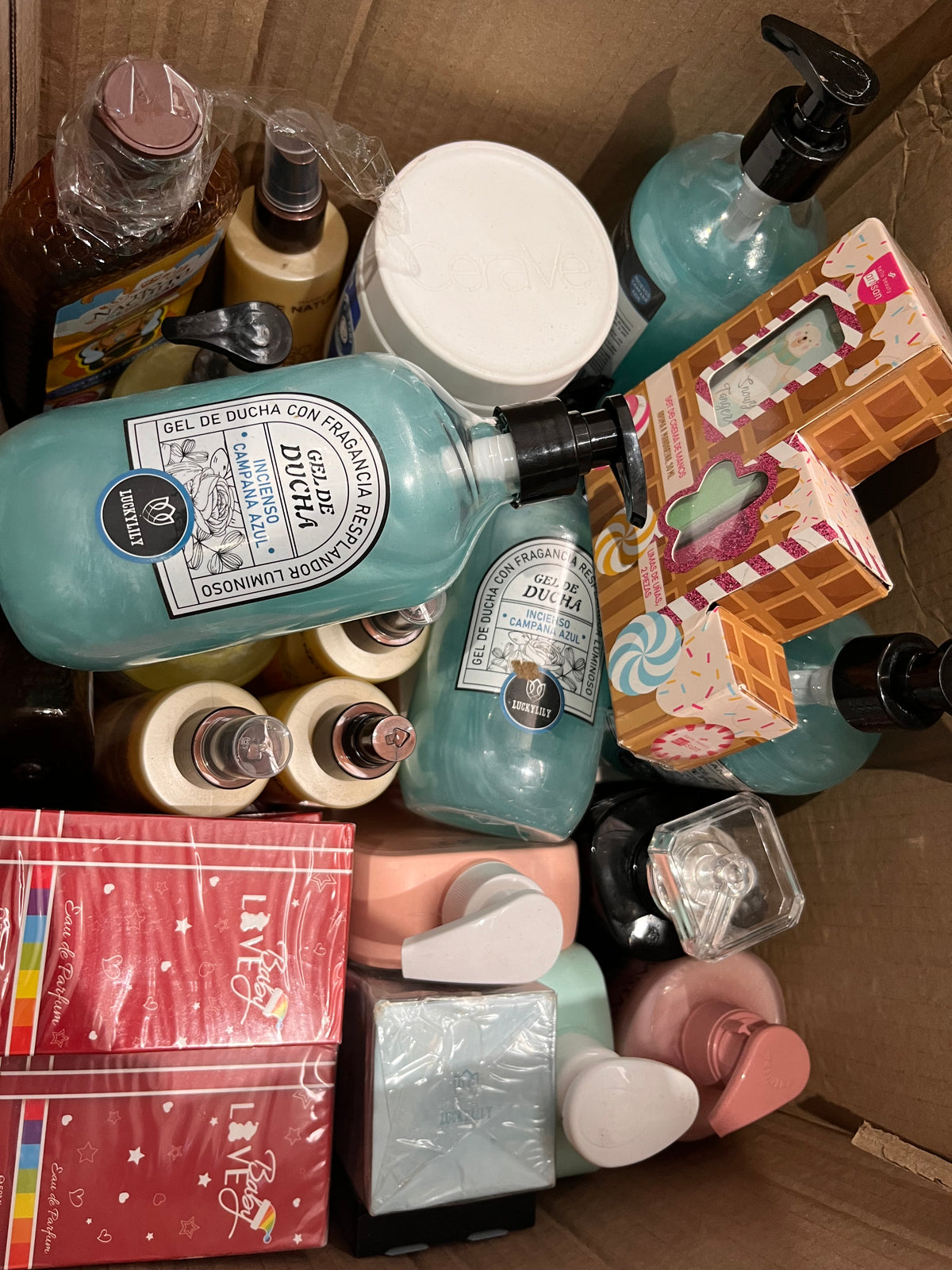 Gran Lote de Belleza y Cuidado Personal (cremas, shampoo, perfumes)