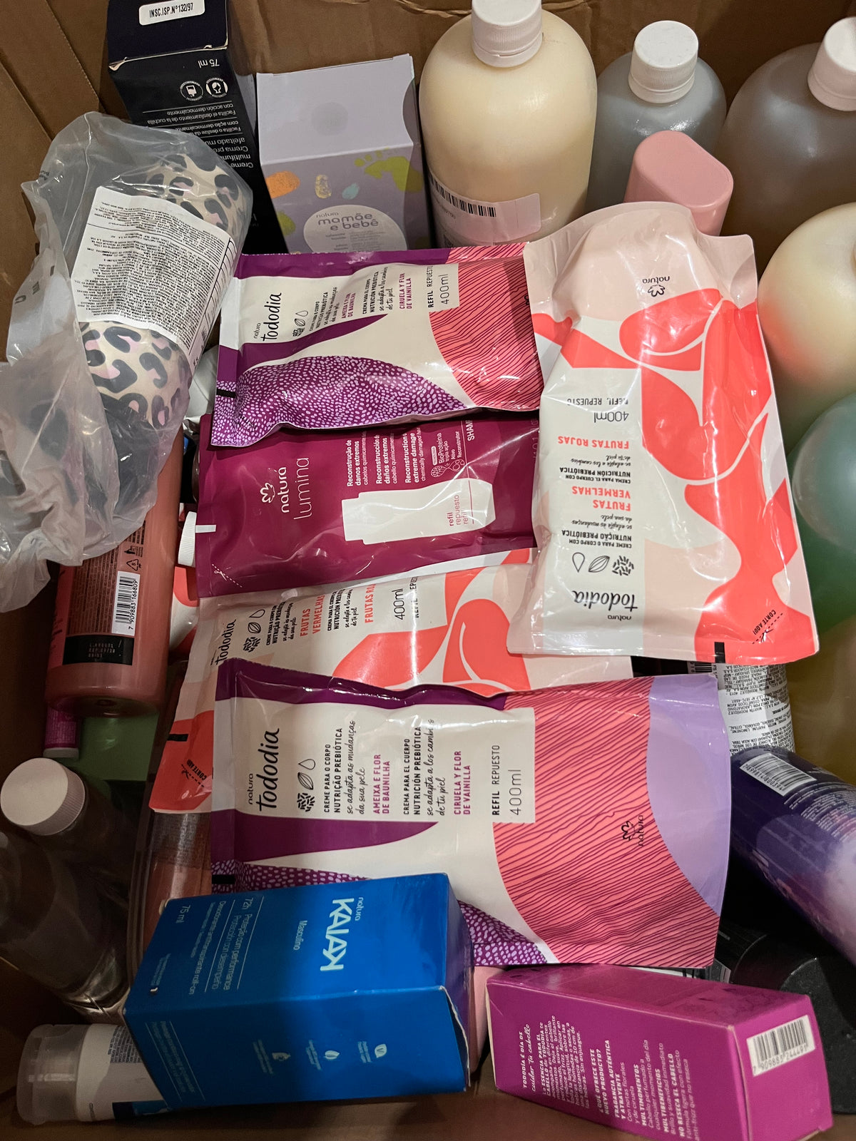 Gran Lote de Belleza y Cuidado Personal (cremas, shampoo, perfumes)