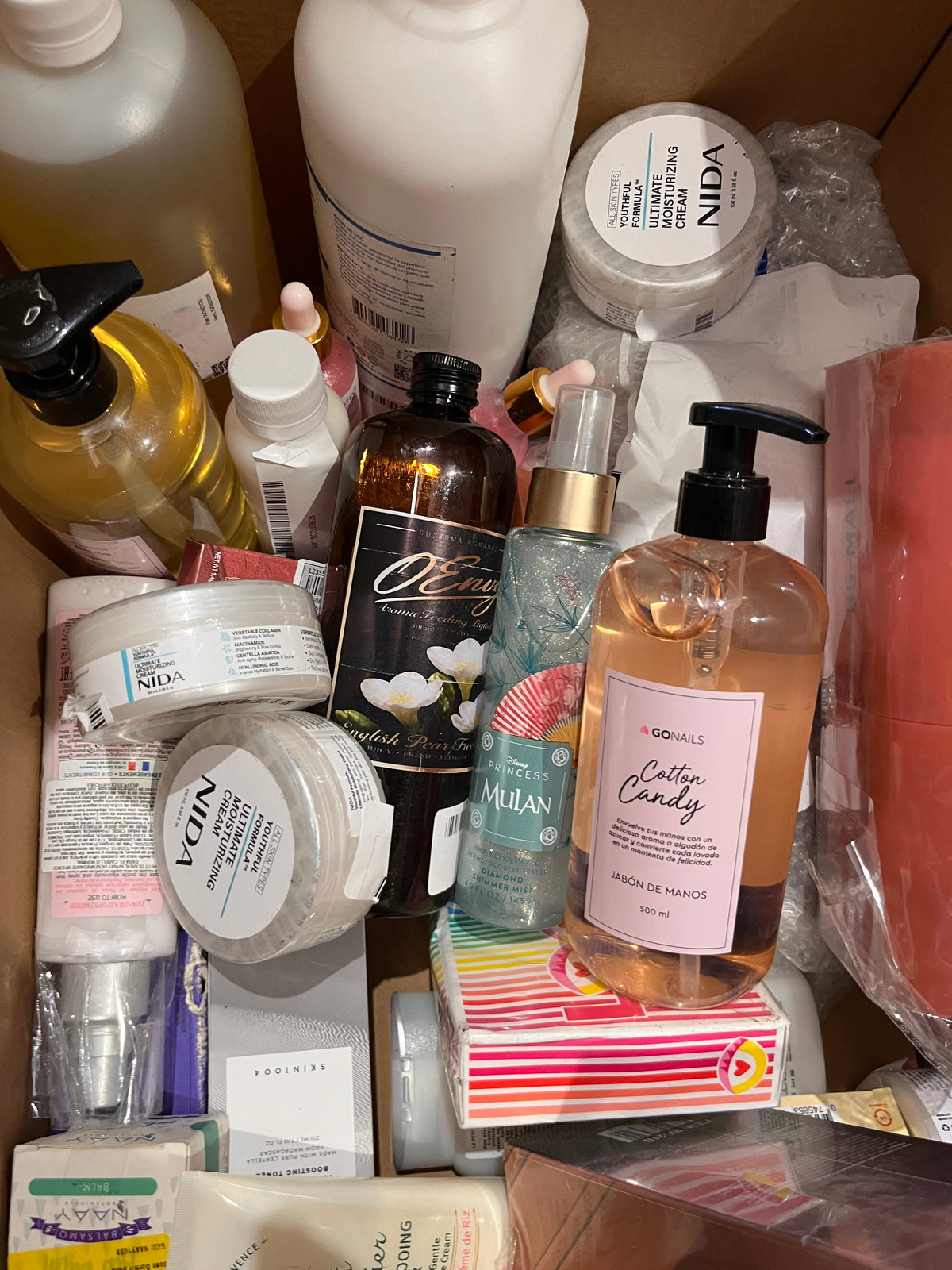 Gran Lote de Belleza y Cuidado Personal (cremas, shampoo, perfumes)